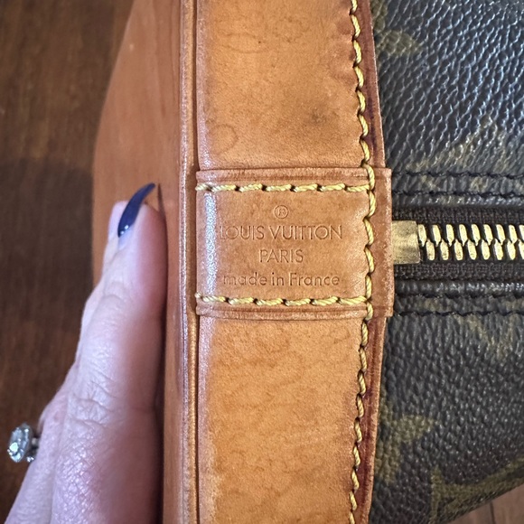 Louis Vuitton Alma - Picture 8 of 11